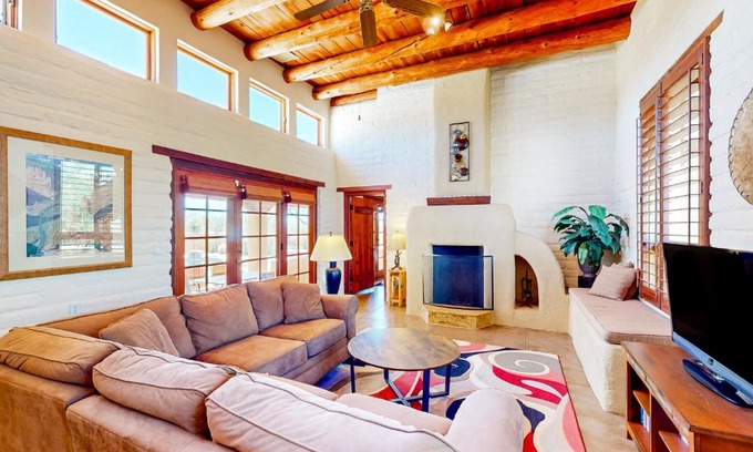 Tucson House | The Desert Z Lounge