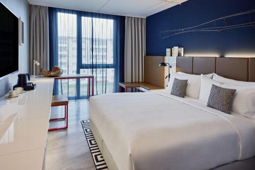 Muelheim Hotel | the Deutz, a Tribute Portfolio Hotel by Marriott