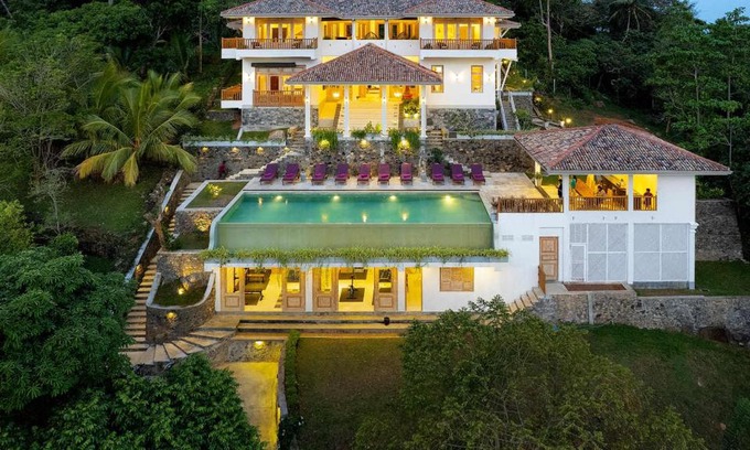 Unawatuna Villa | The Divine Villa
