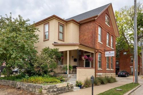 Downtown Dubuque House | The Dubuque House - Historic Downtown Location!