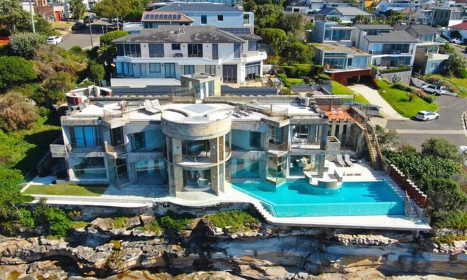 South Coogee House | The Edge: Where Luxury and Nature Meet