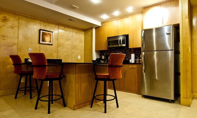 Mount Vernon Square Apartment | The Eldon Luxury Suites