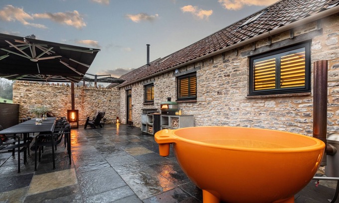 East Horrington House | The Elegant Dairy - One Bedroom House, Sleeps 2