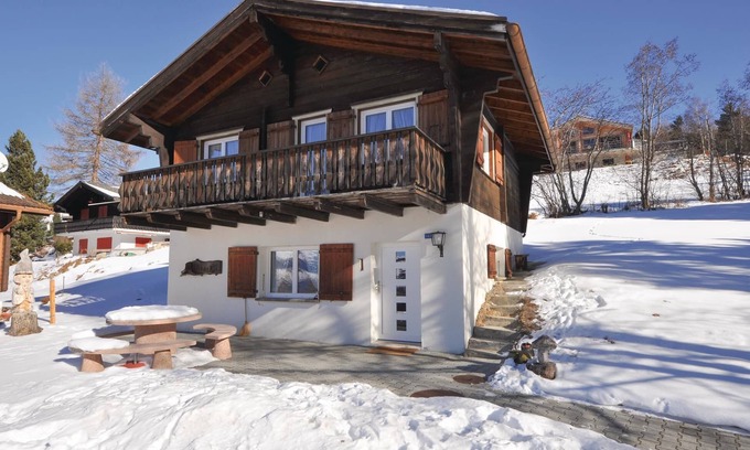 Buerchen House | The enchanting Stockji holiday chalet is located on the edge of the Bürchen chalet zone.