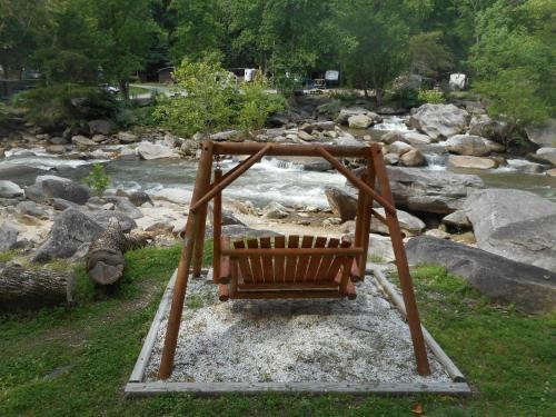 Chimney Rock Hotel | The Evening Shade River Lodge and Cabins
