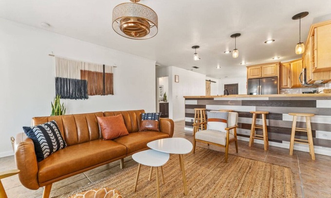 Twentynine Palms House | The Farm House | Pool&Spa | 5 min to JT Park