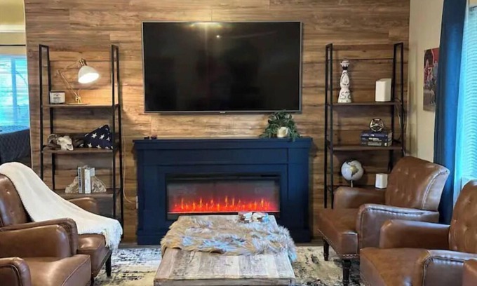 El Cajon House | The Farmhouse & Bunkhouse at Rockin’ View Ranch- Farm Charm Hideaway