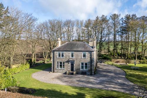 Murthill House | The Farmhouse - Countryside Escape with Hot Tub