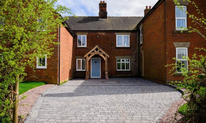Rugeley House | The Farmhouse: Hot Tub & Sauna Near Cannock Chase