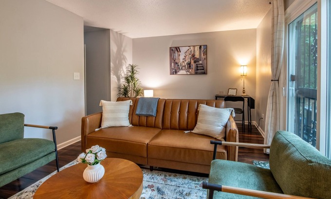 Crestline Heights House | The Fern & Fable - King Bed/TownHome with Deck