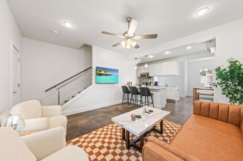 Lafayette Apartment | The Festival Retreat KING Bd Cajun Luxury Book Now