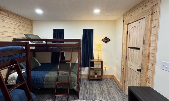 Kyle House | The Fireball is a charming 2-bedroom bungalow in Northfork with WiFi, AC