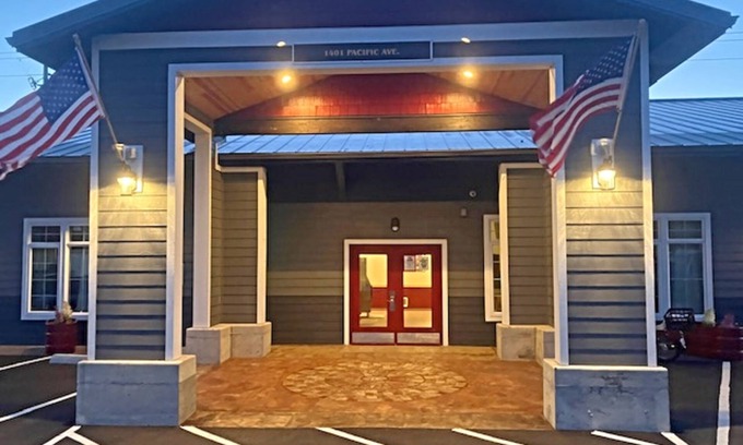 Long Beach Hotel | The Fireside Inn