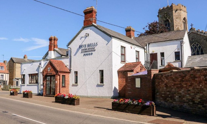 Wisbech House | The Five Bells Inn