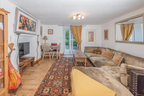 Liverton Apartment | The Flat at number 11