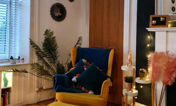 Dalry Apartment | The Flat with the Pink Door