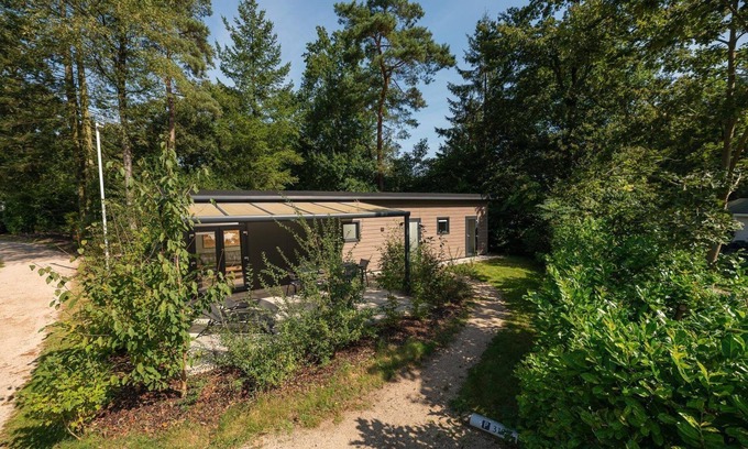 Municipality of Apeldoorn House | The Forest Lodge is a contemporary and surprisingly spacious chalet.
