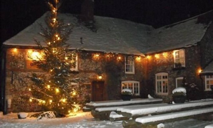Charlton Bed & Breakfast | THE FOX GOES FREE