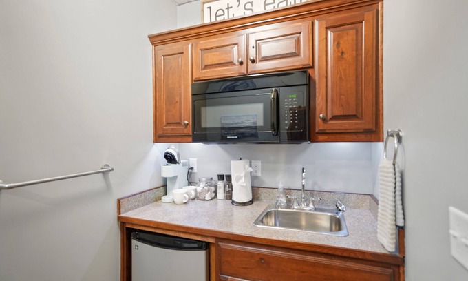 Downtown Apartment | The Fox Loft 200