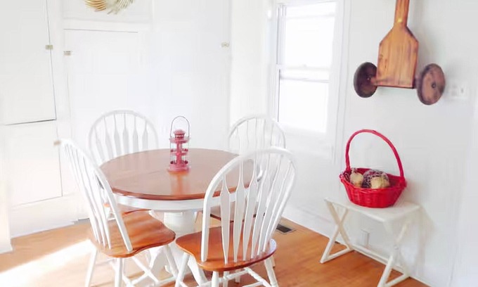 Biglerville House | The Freckled Farmhouse near Gettysburg Battlefields, Wineries, Skiing, & Hiking Sleeps 14