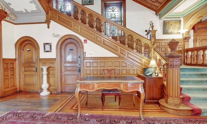 Reading House | The Gables at Stirling Guest Hotel