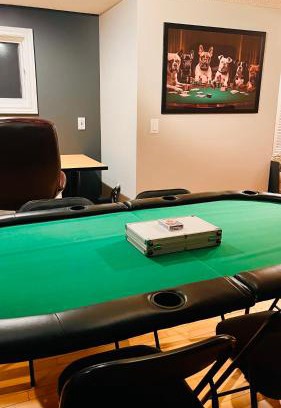 Tuxedo Park House | The Games House - Sleeps 8, 3 Bed, 3 Bath - Free Parking