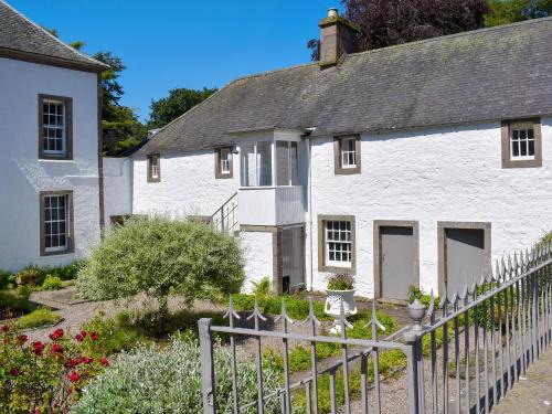Forfar House | The Garden Suite