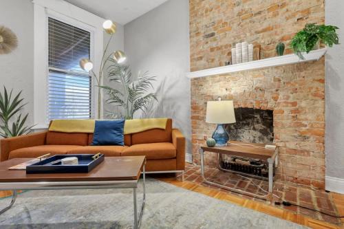 Victorian Village Apartment | The Goodale Retreat - 2 BR 2Bath