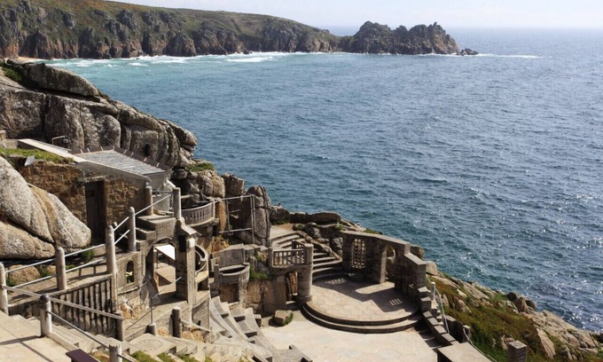 Saint Martin House | The Granary - Four Bedroom House, Sleeps 8