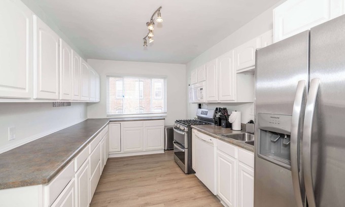 Ludlow Apartment | The Grand Elm Suite 1 Sleeps 4