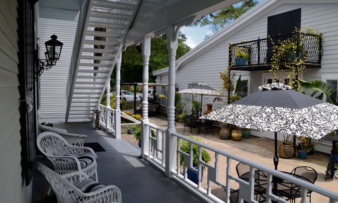 Pascagoula Bed & Breakfast | The Grand Magnolia Ballroom & Suites