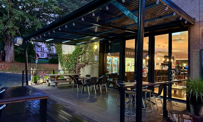Beechworth Hotel | The Grand Oaks Resort