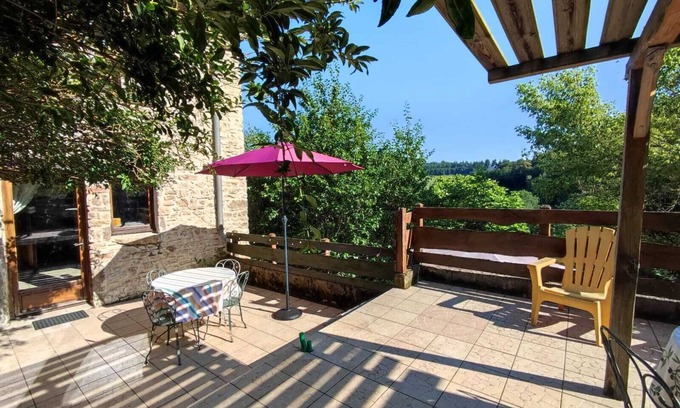 Yzeron Cottage | The Green gîte and its double terrace