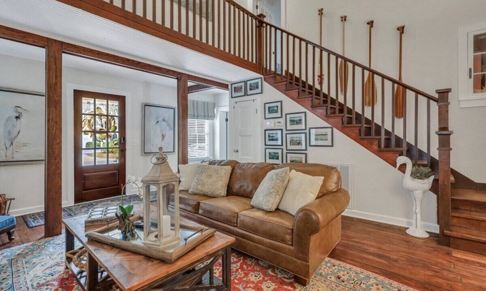 King City House | The Grey Pearl - Swimming Pool, Premier Location!