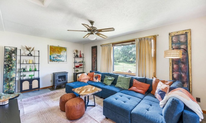 Big Island House | The Groovy Getaway close to James River - Trails