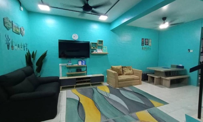 Kepala Batas House | The Handz House II with WIFI - For family or same gender only