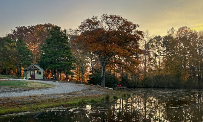 Olin Cabin | The 'Happy Go Fishing Cabin' at the Park Place (on Parks Rd)