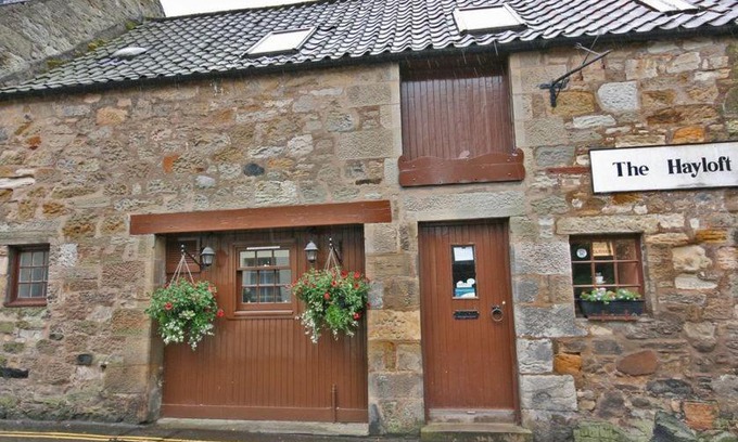 Falkland Apartment | The Hayloft