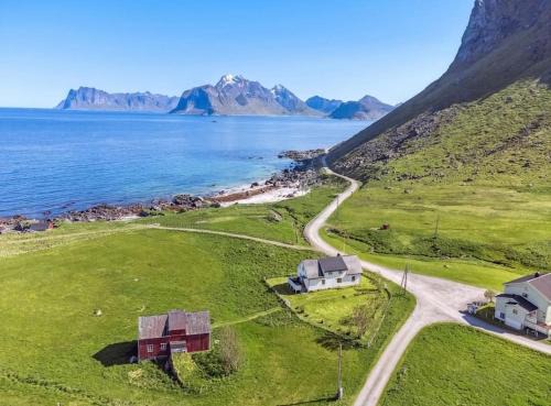 Flakstad House | The Hidden Gem - Mountain & Beach View