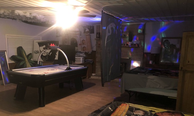 Austin House | The Hidden Stash is a 420 friendly private home with mini golf and much more.