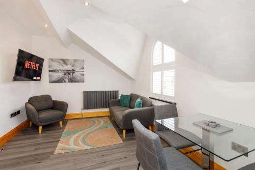 York Apartment | The Hideaway At The Lawrence Apartments