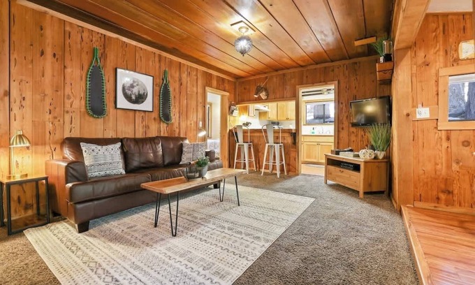 West Village Cabin | The Hideaway- Walk to DT, Hike to the Lake!