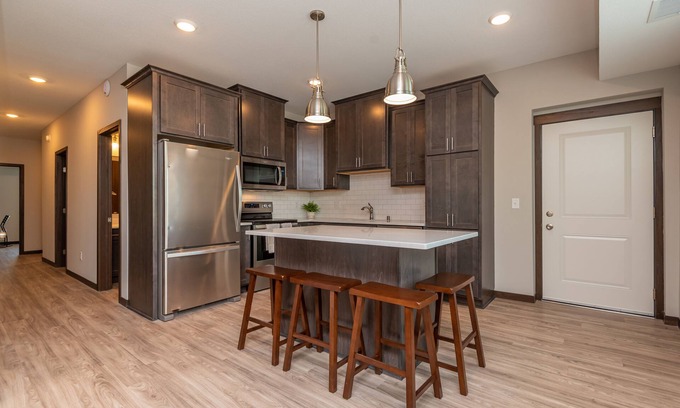 Merriam Park Apartment | The Highline Apartments 2 Bed/ 2 Bath