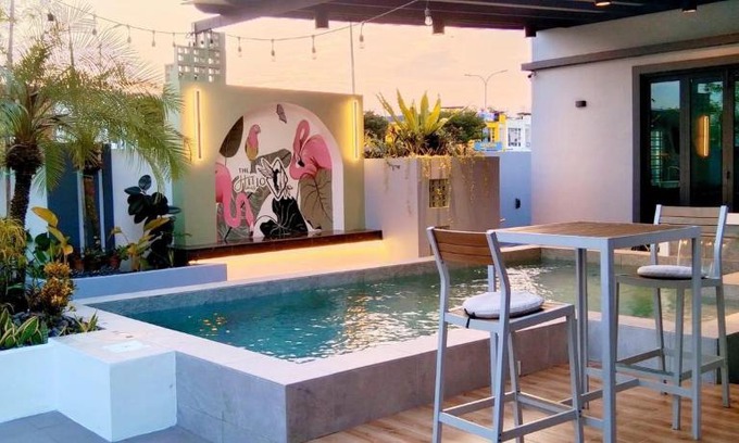 Bukit Indah House | The Hiijo Haus Private Pool & Garden