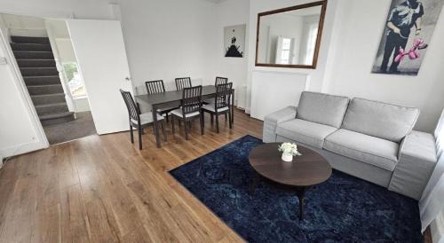 Middle Park and Sutcliffe Apartment | The Hilltop Flat near to central