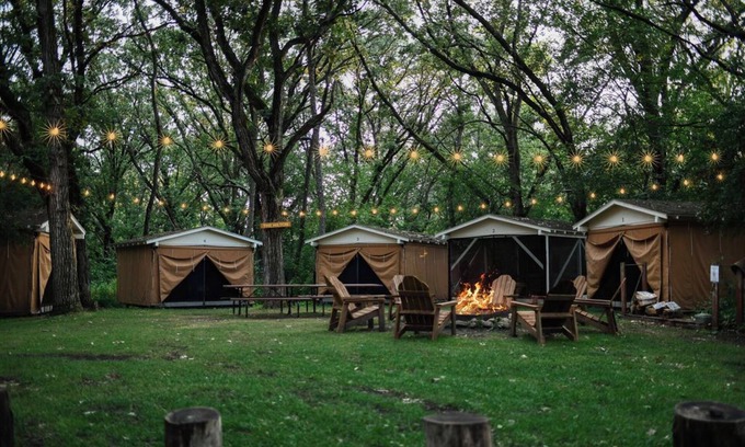 East Troy Apartment | The Hilton - Group Platform Tent Glampsite