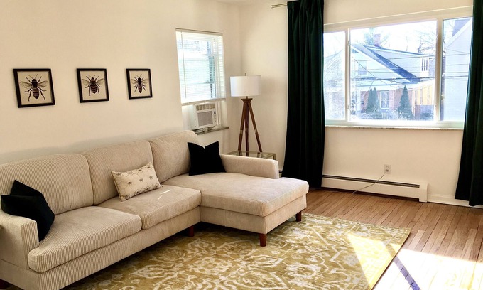 Westwood Apartment | The Hive 🐝 Pet Friendly, 1Bed/1Bath Apartment Unit for Long Term Stays