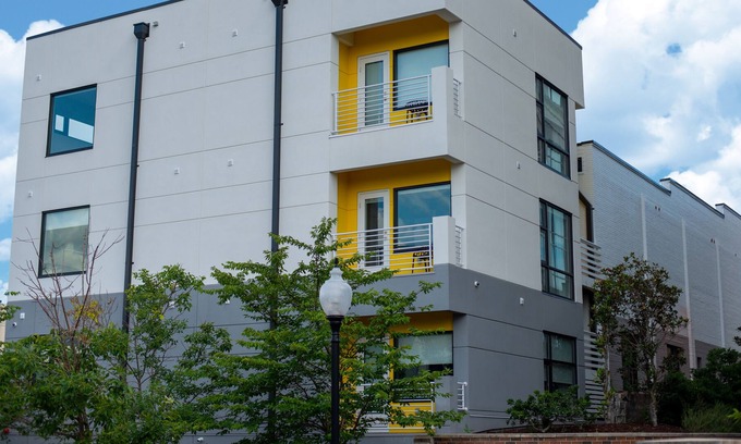 River District Apartment | The Hive