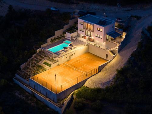 Klis Villa | The Hollywood Highroller's Mansion