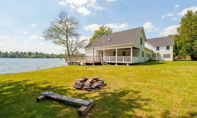Kauneonga Lake House | The Homestead Main House: Lakefront Fun—Sleeps 22!